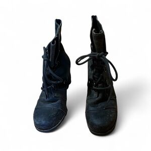 Stylish “ weathered colored “ Brown Lace-Up Boots, water repellent.